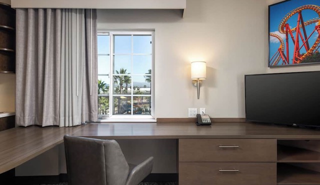 Studio Suite | 1 Queen Bed | Full Kitchen | Near Anaheim Resort in Anaheim