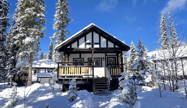 Rocky Mountain Cottage Rental for Four near Banff, Alberta in Nordegg