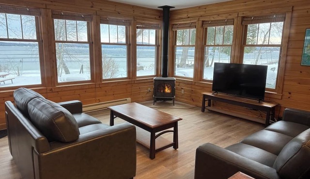 NEW! Leelanau Resort Therapy-Lakefront/Kayak/Sauna in Cedar
