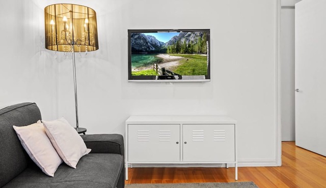 Convenient Apartment in heart of Carlton in Carlton