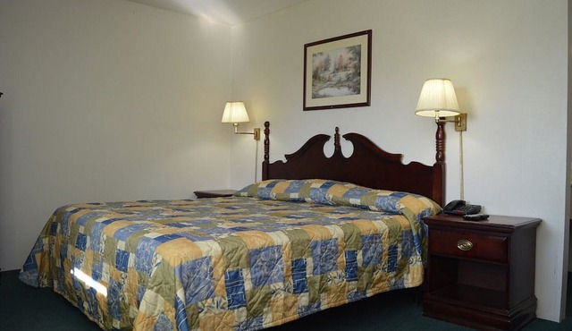 King Bed Non-Smoking in Dayton