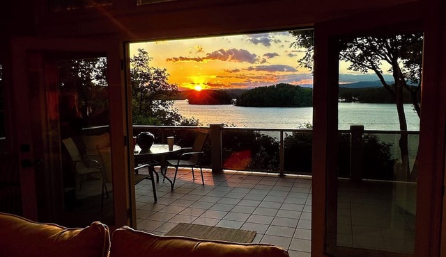 Enjoy your own slice of paradise on Lake Keowee. On the water & amazing sunsets. in Six Mile