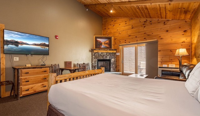 Mountainside Cabin 40R-Hot Tub, Dog Friendly in McHenry