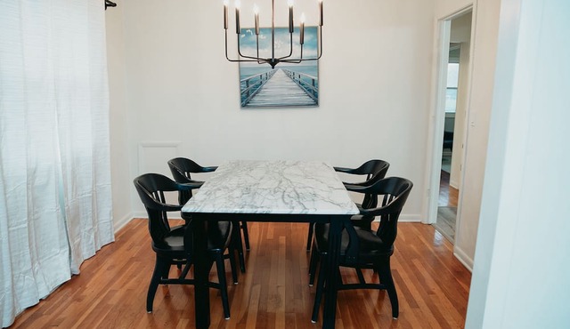 Cozy lake cottage with table games in Vermilion