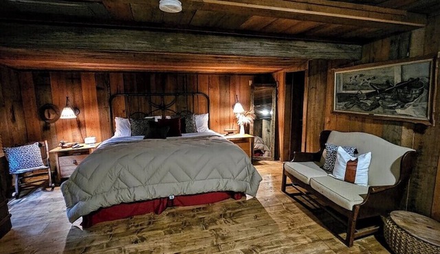 Charming Unique Cabin: The LiTTLe House in the Inlet! in Murrells Inlet