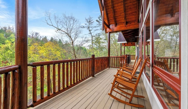 Cascading Falls Lodge ~ Private Waterfall & Pickleball Court in Sevierville