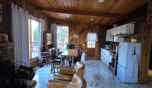River access, Quiet, Family and pet friendly. Best mountain views in the valley in Payson