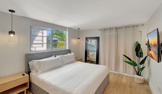 Modern 2-Bedroom in Central South Beach Location in Miami Beach