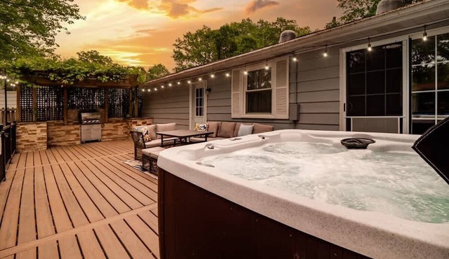 Pool - Hot Tub - Sleeps 10 - Vermilion in Vermilion