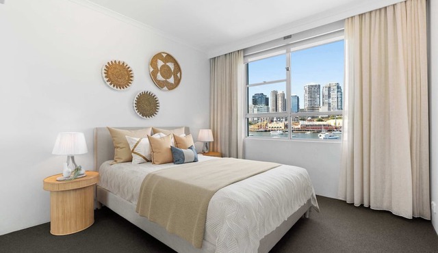 Sydney Harbourside Apartment in McMahons Point