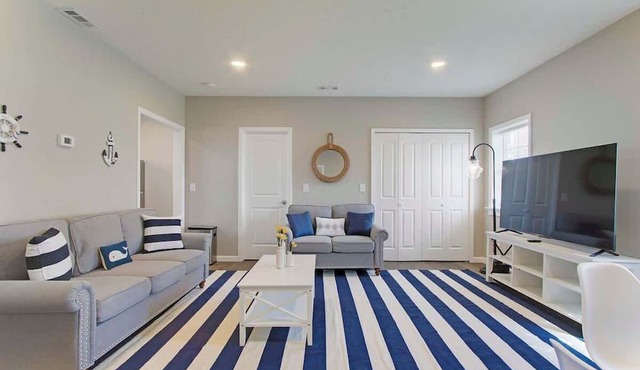 2 Homes|Sleeps 16|Game Room|Historic Charm in Vermilion