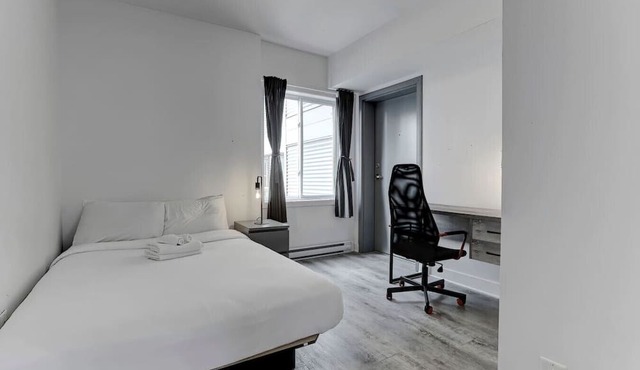 Griffintown Jewel | Stylish & Spacious in Montréal