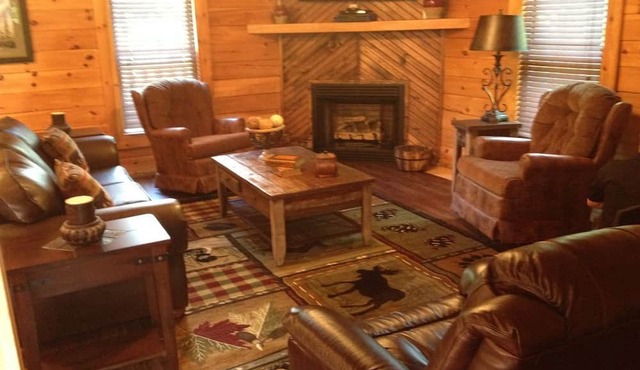 Free Daily Activities - Handicap Accessible Elevator - Theater - Game Room in Pigeon Forge