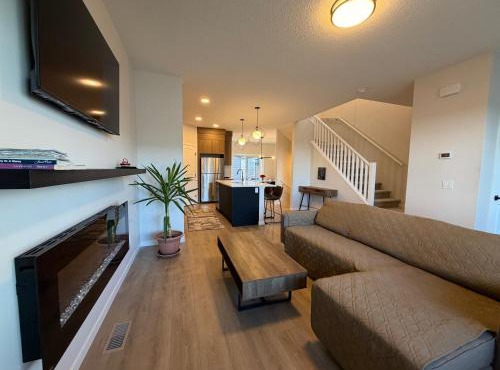 Beautiful New House in Alpine Park, Calgary in Calgary