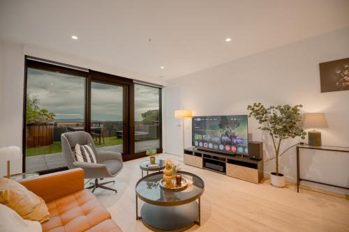 Sky One Grand Terrace Penthouse in Box Hill