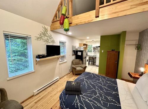 Great Cabin In Close To Walking Trails And Beaches - 13T in Ucluelet