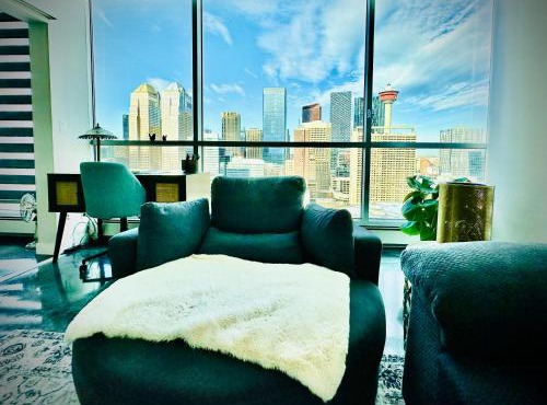 Urbanest - Spectacular Views & Amenities Parking in Calgary