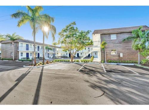 Rustic Retreats Beachy 1BR for 4 guests in the heart of Fort Lauderdale in Fort Lauderdale