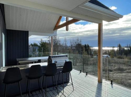 Huronia Luxury Lakefront Views and Game Room in Red Bay
