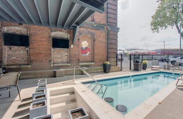 Speakeasy & Pool · 2BR Sleeps 6 · Dog-Friendly in Nashville