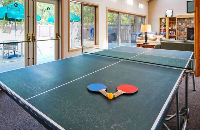 The Ridge at Sunriver - Condo #37 - Access provided to onsite seasonal swimming pool & tennis facilities, year-round hot tub plus 4 bikes in Sunriver