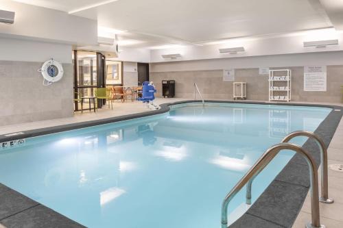 Hampton Inn University 